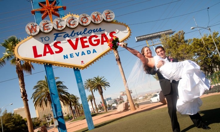 image is showing a wedding in las vegas