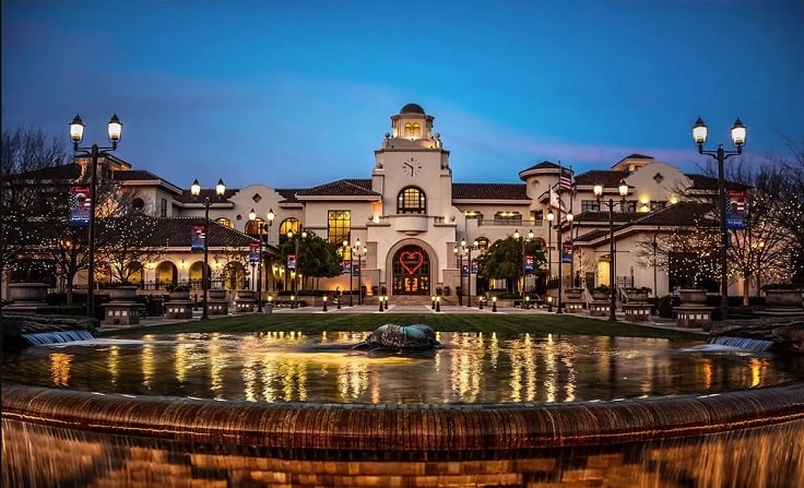 image is showing Temecula at night time