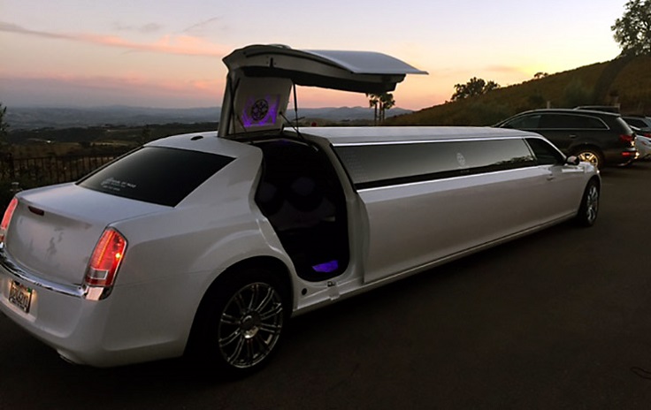 image is showing white Chrysler Limousine  in Paso Robles, California