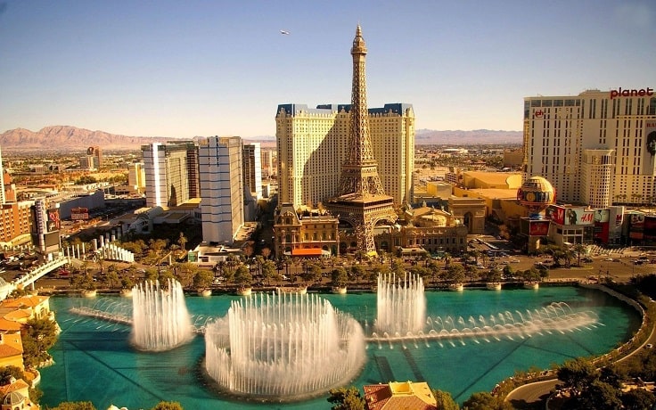 image is showing view Paris hotel, and fountains in Las Vegas